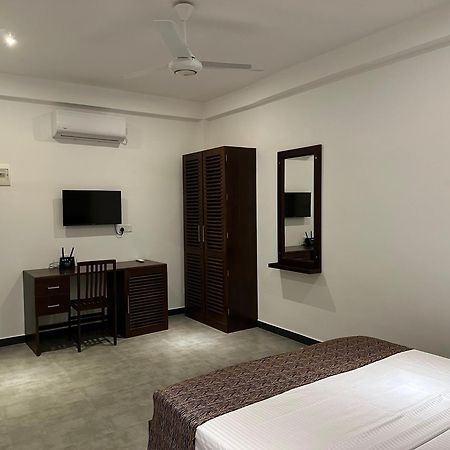 Cocos Polhena Hotel Matara Buitenkant foto