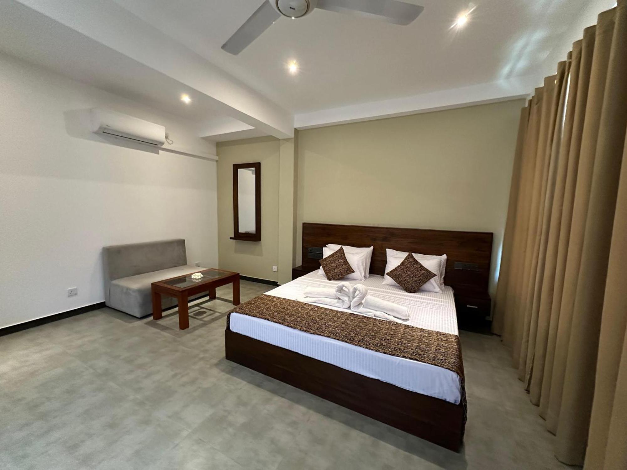Cocos Polhena Hotel Matara Buitenkant foto