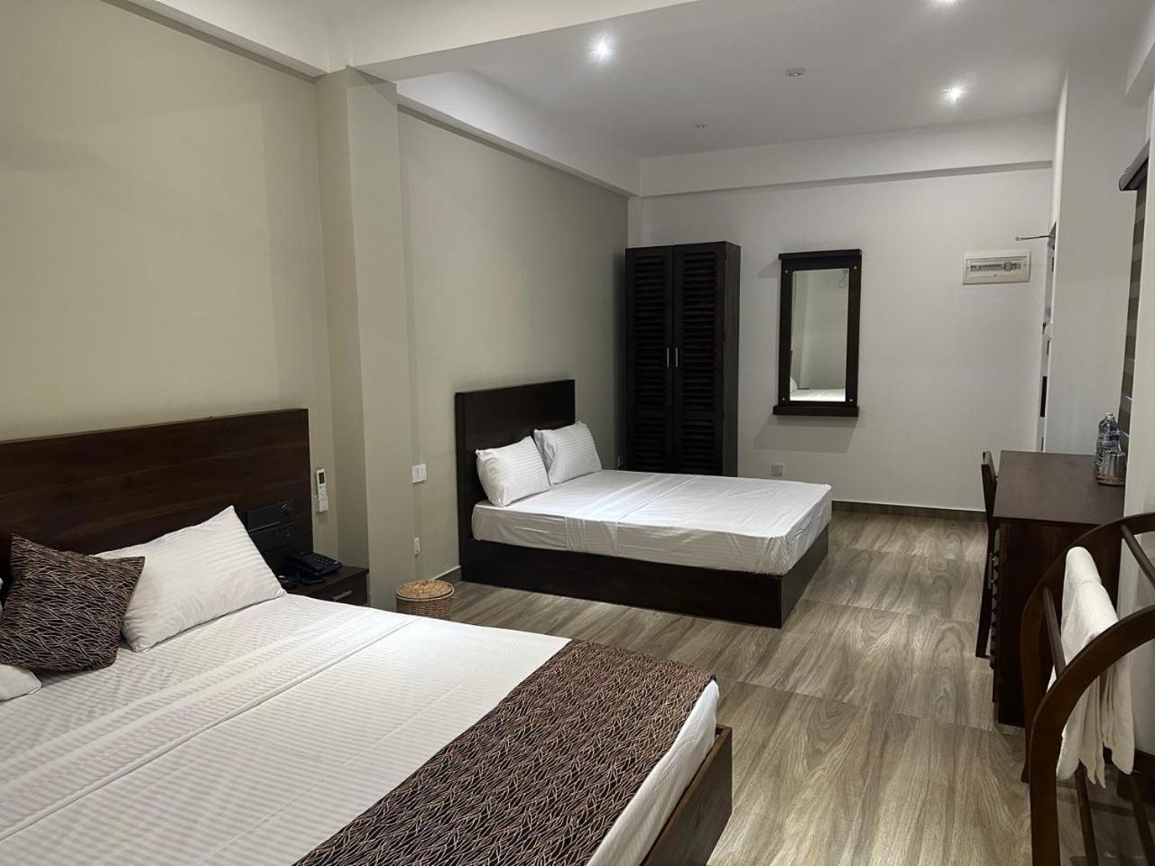Cocos Polhena Hotel Matara Buitenkant foto